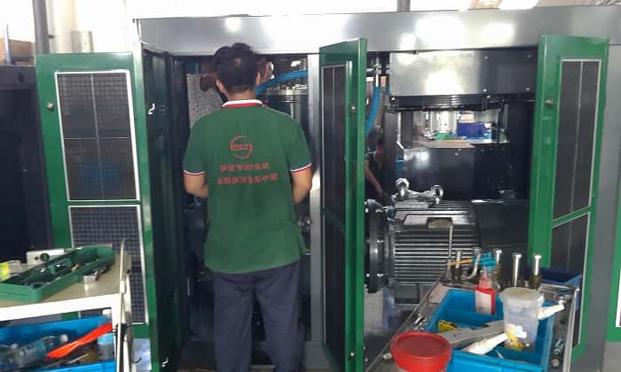 薩震節(jié)能空壓機(jī)操作車間