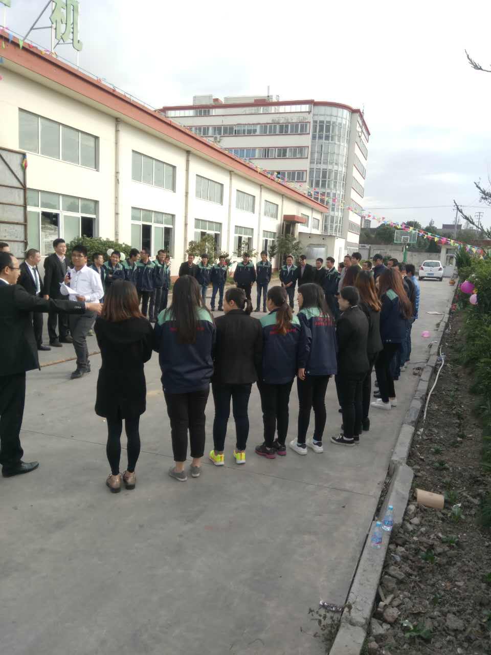 薩震節(jié)能空壓機(jī)拔河比賽分隊(duì)