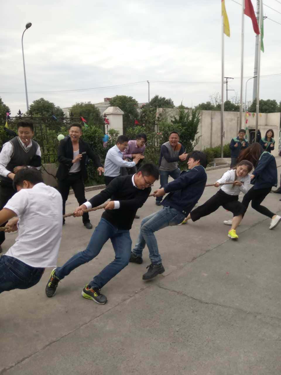 薩震節(jié)能空壓機(jī)拔河比賽場上的角逐